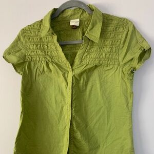 Green collared women’s shirt